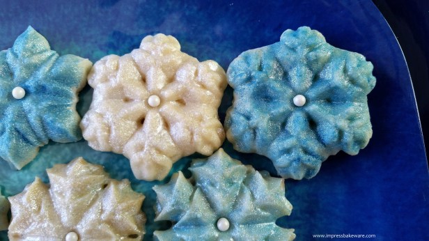 r a Glazed Shimmering Snowman & Snowflake Cookies cookie press spritz © 2017 Impress! Bakeware, LLC.jpg