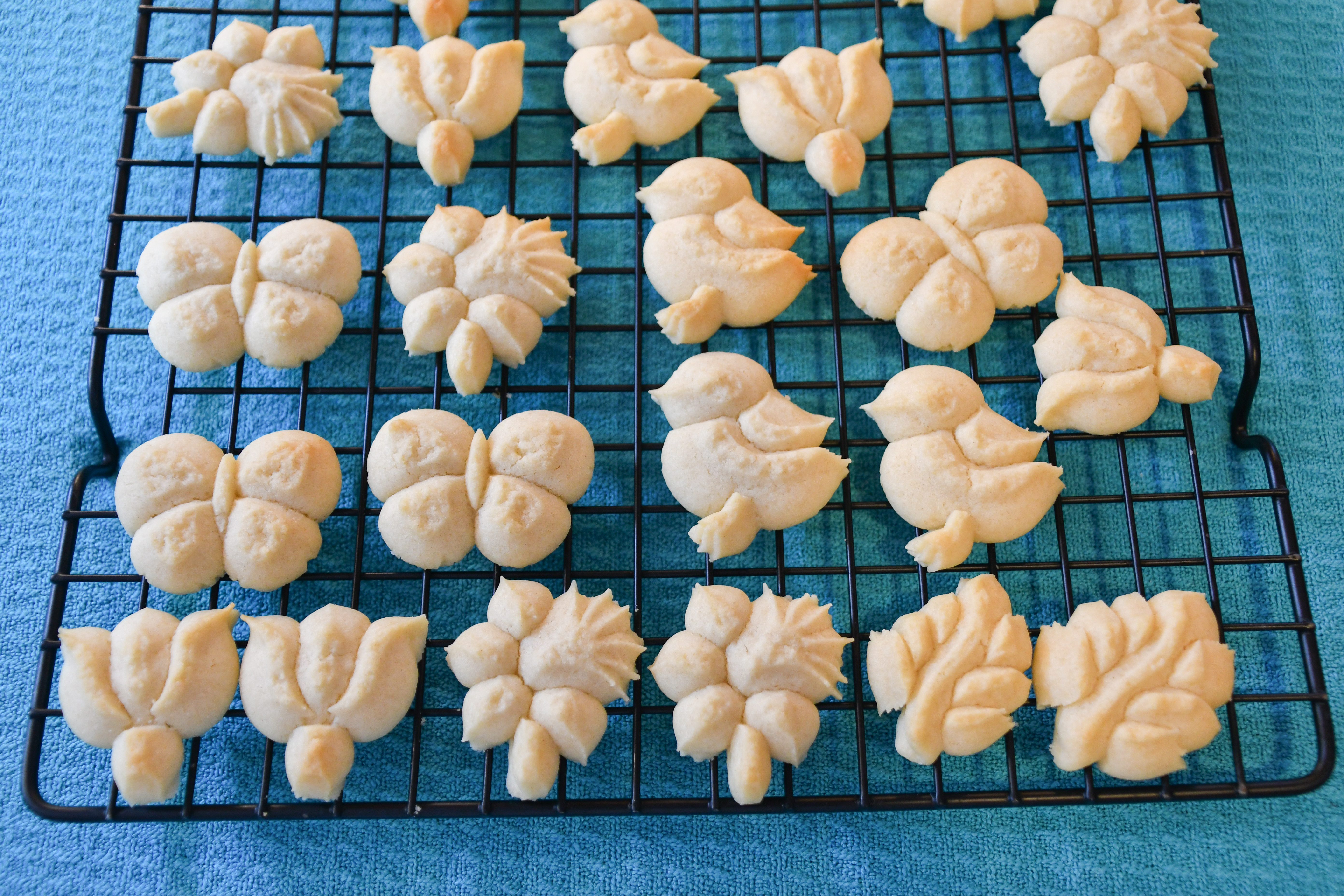 Spring Spritz Cookies flowers birds butterflies leaves P © 2020 Impress! Bakeware, LLC