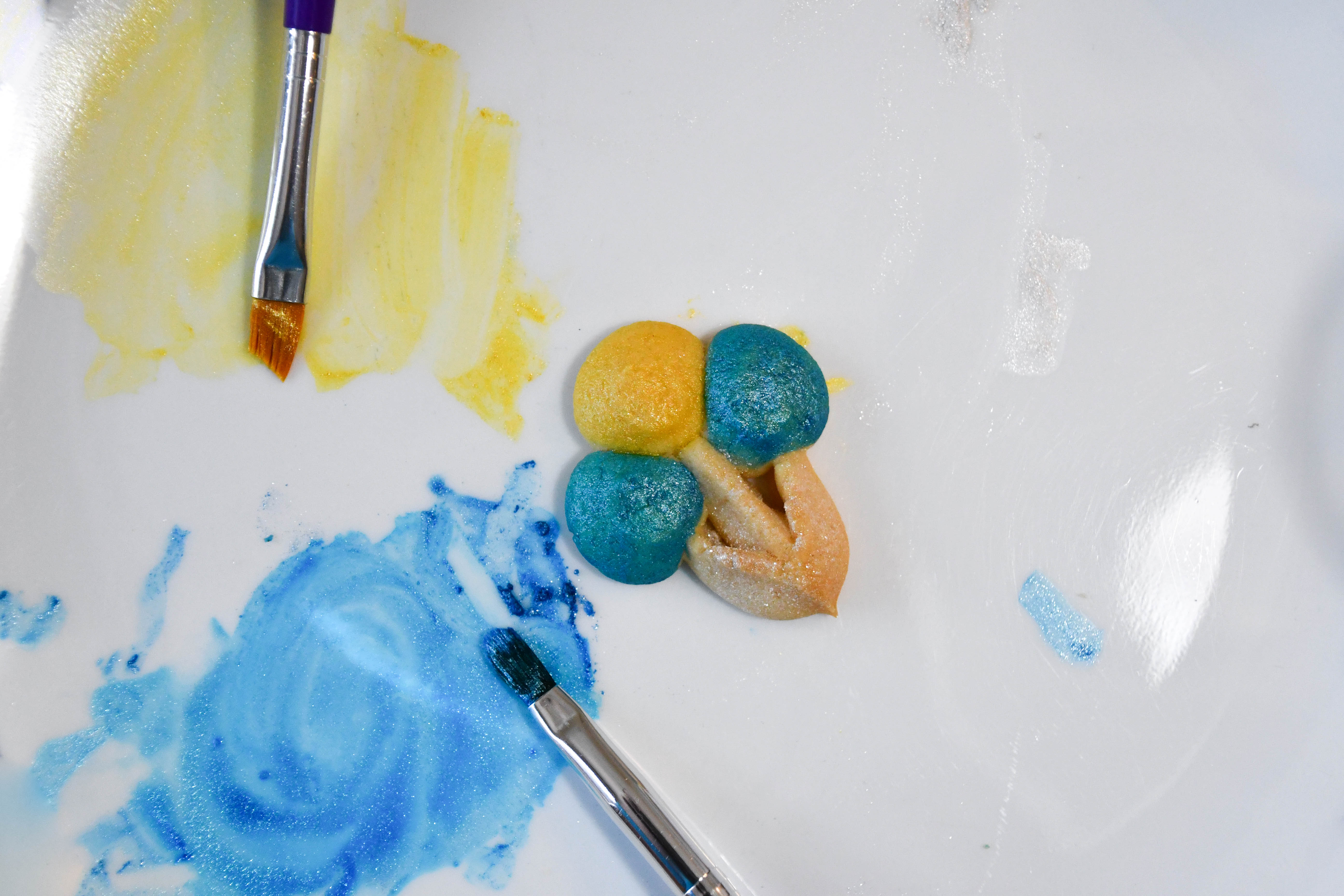 Decorating Balloon Spritz cookies © Impress! Bakeware, LLC